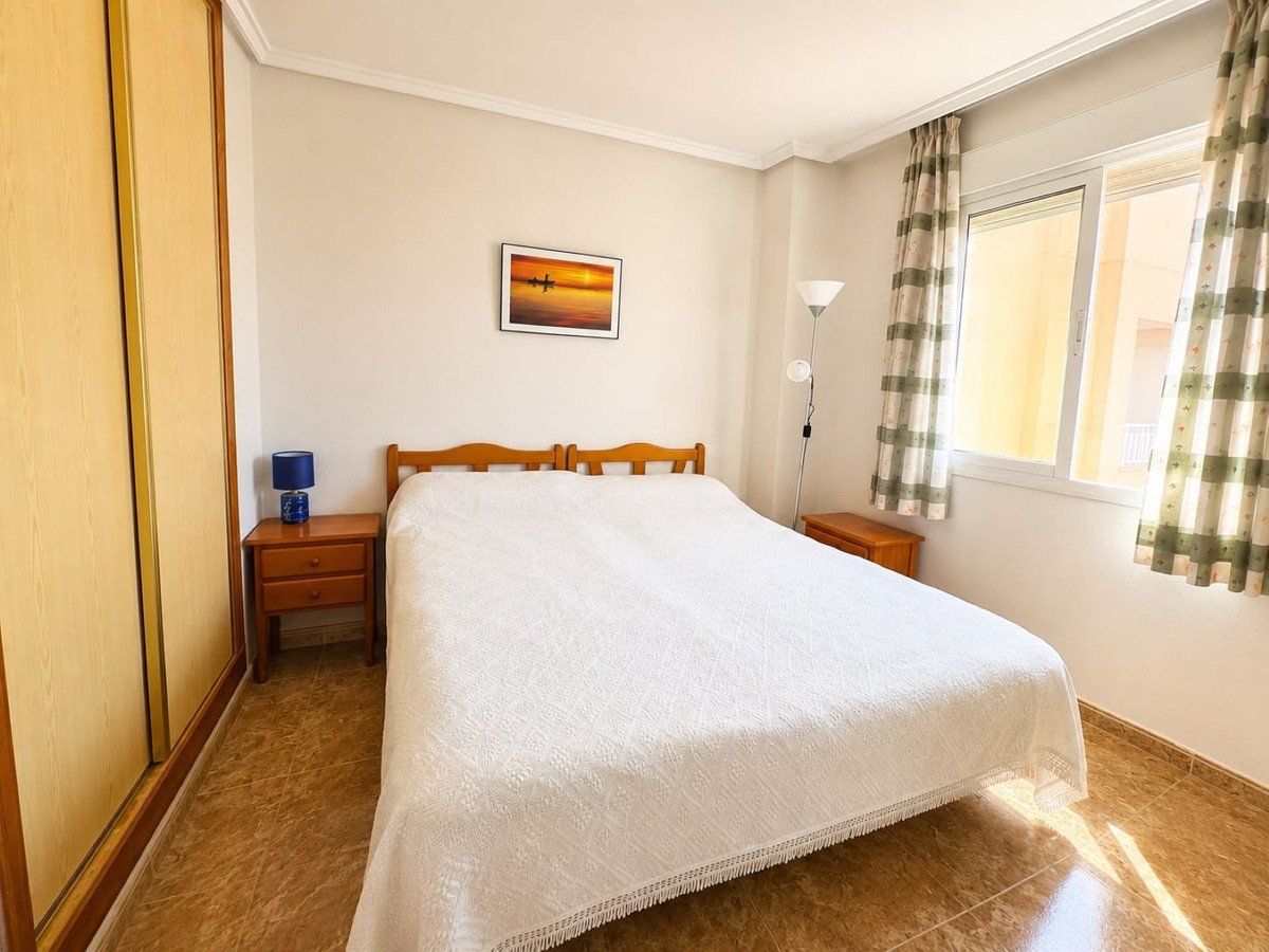 2 Bed Middle Floor Apartment in Torrevieja