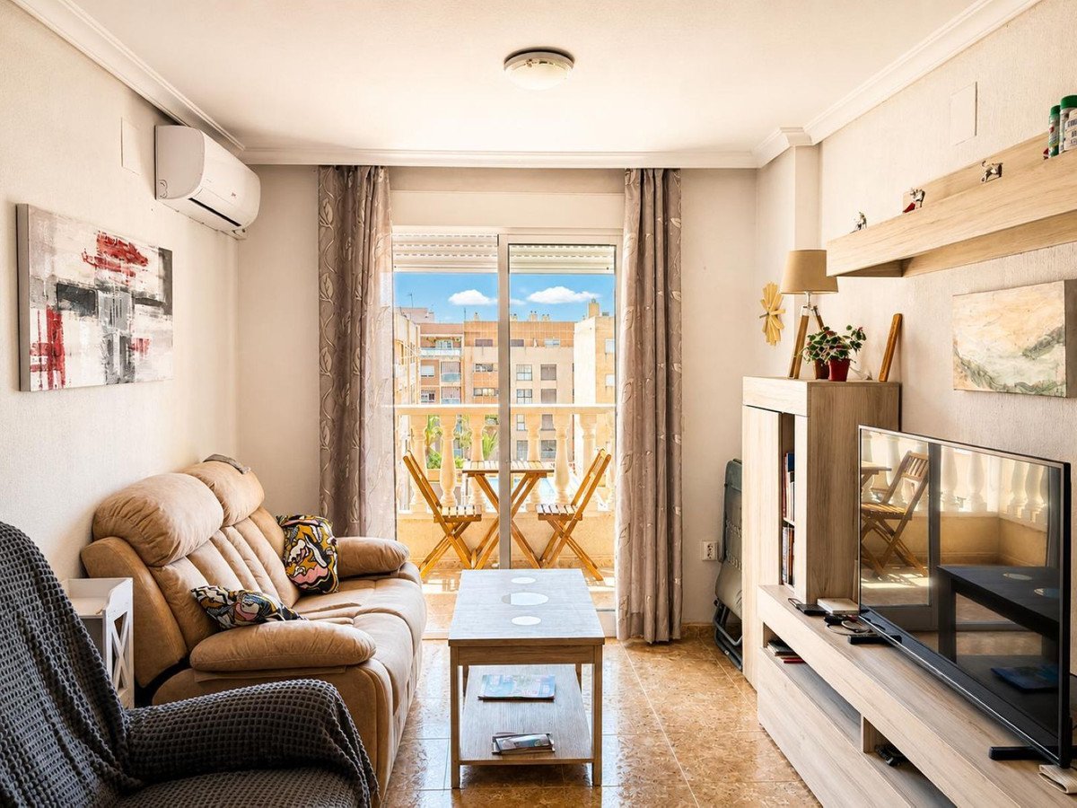2 Bed Middle Floor Apartment in Torrevieja