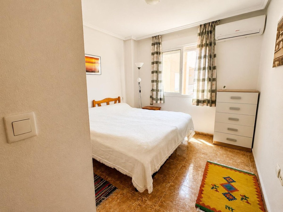 2 Bed Middle Floor Apartment in Torrevieja