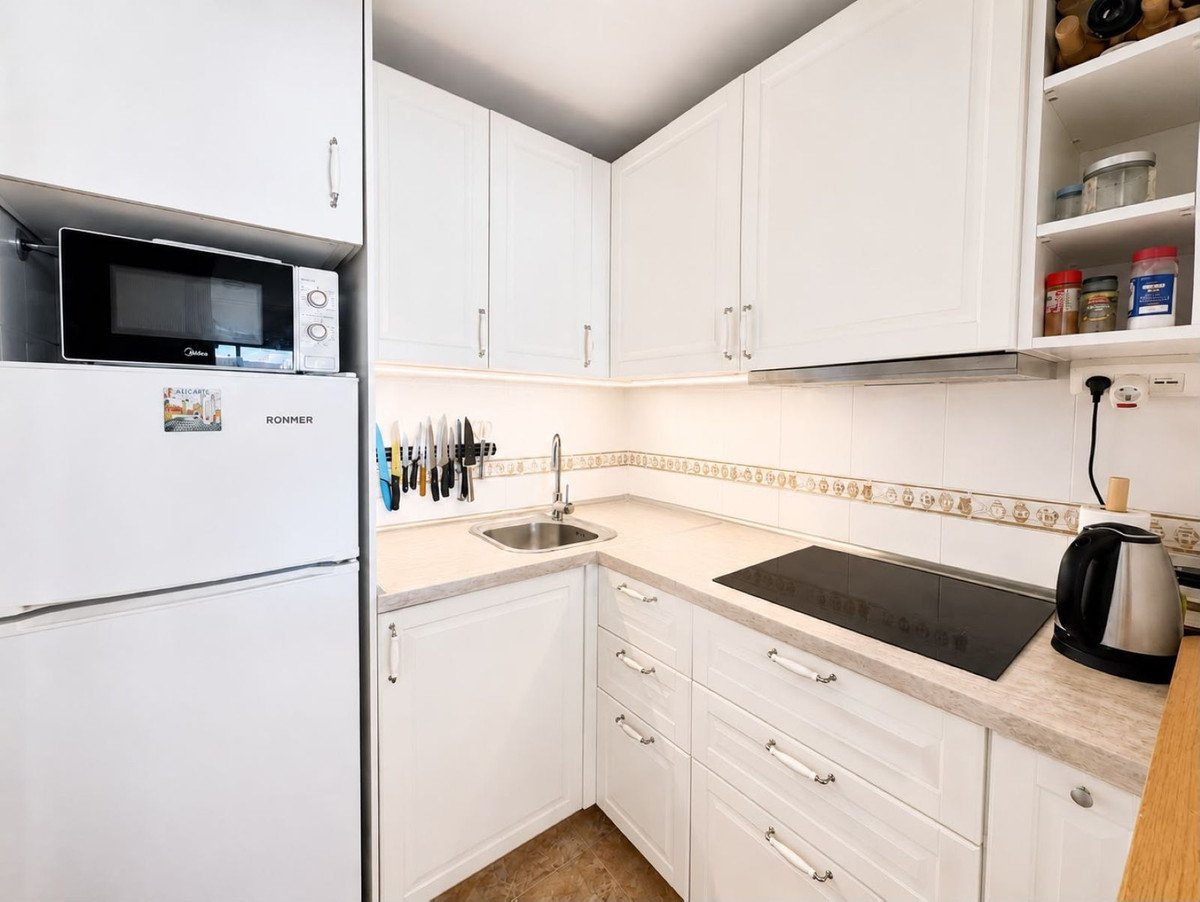 2 Bed Middle Floor Apartment in Torrevieja