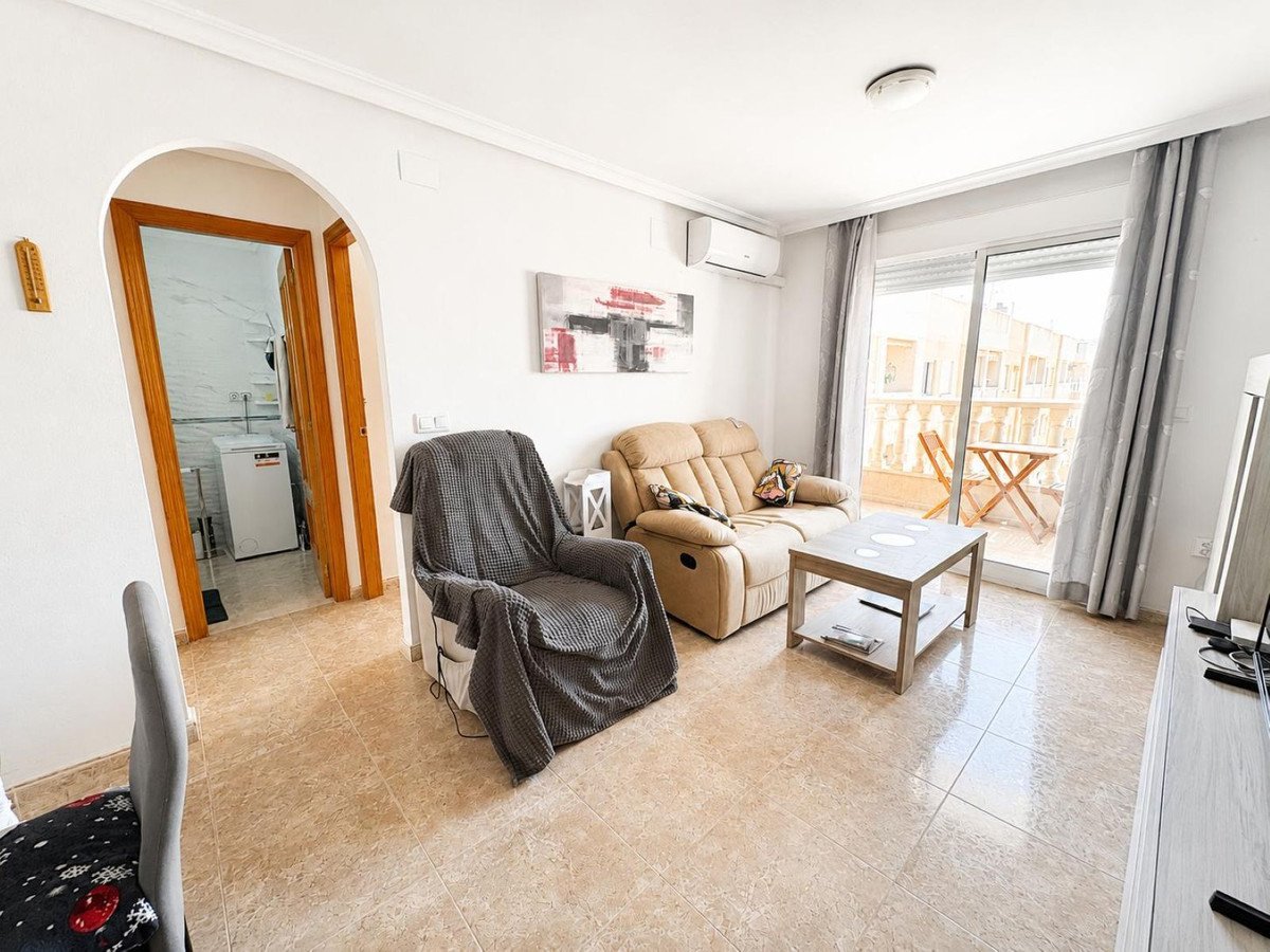 2 Bed Middle Floor Apartment in Torrevieja