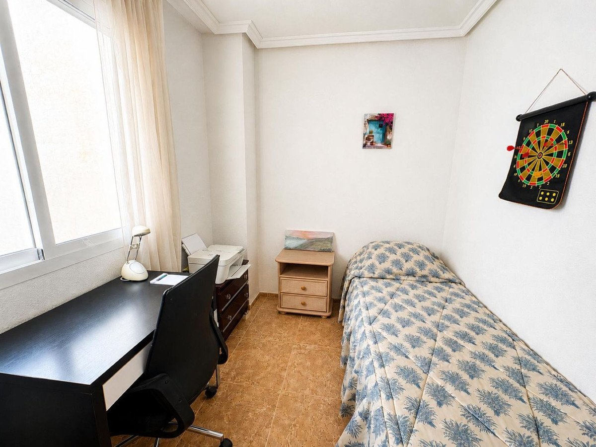 2 Bed Middle Floor Apartment in Torrevieja