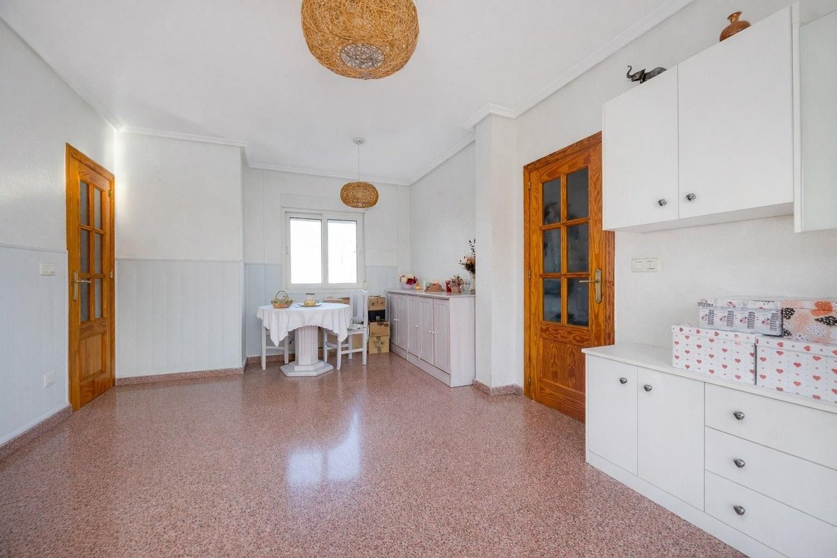 2 Bed Ground Floor Apartment in Torrevieja