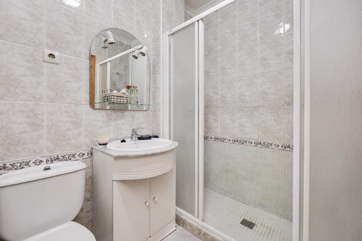 2 Bed Ground Floor Apartment in Torrevieja