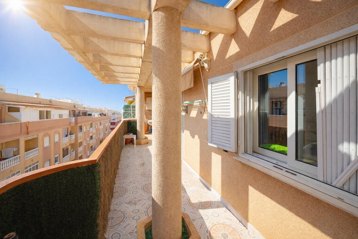 2 Bed Ground Floor Apartment in Torrevieja