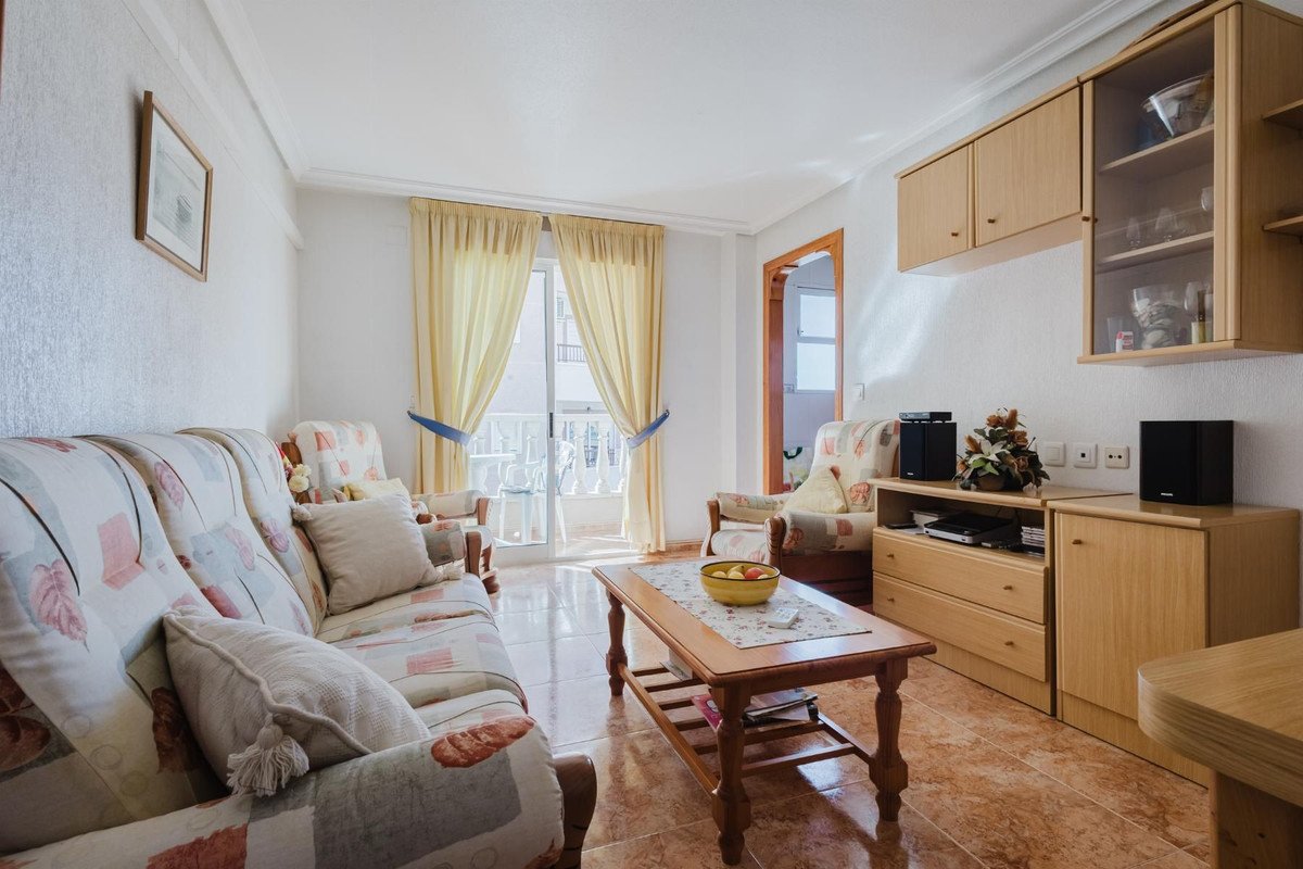 3 Bed Middle Floor Apartment in Parque de las Naciones
