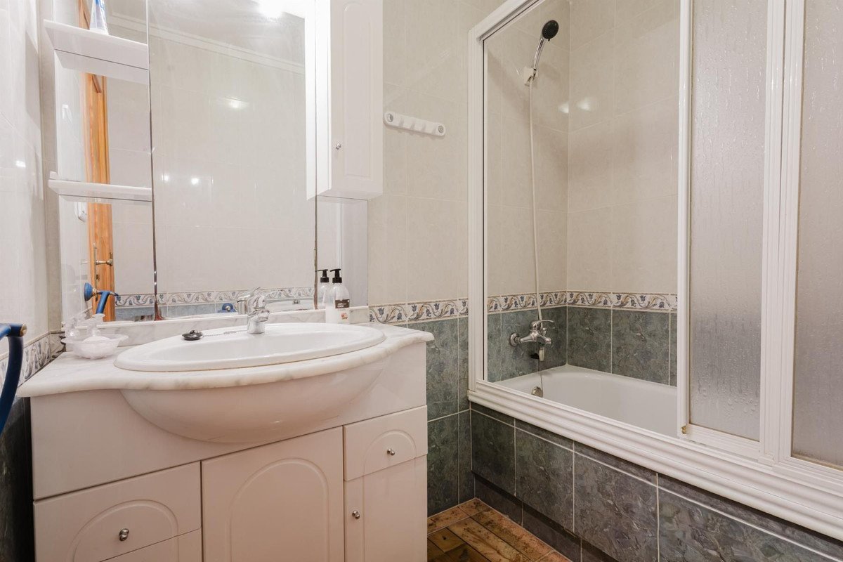 3 Bed Middle Floor Apartment in Parque de las Naciones
