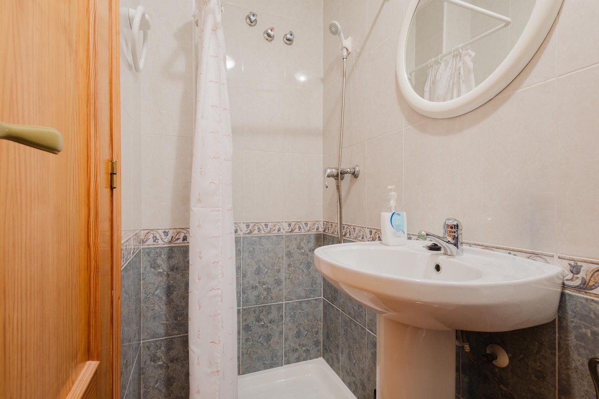 3 Bed Middle Floor Apartment in Parque de las Naciones