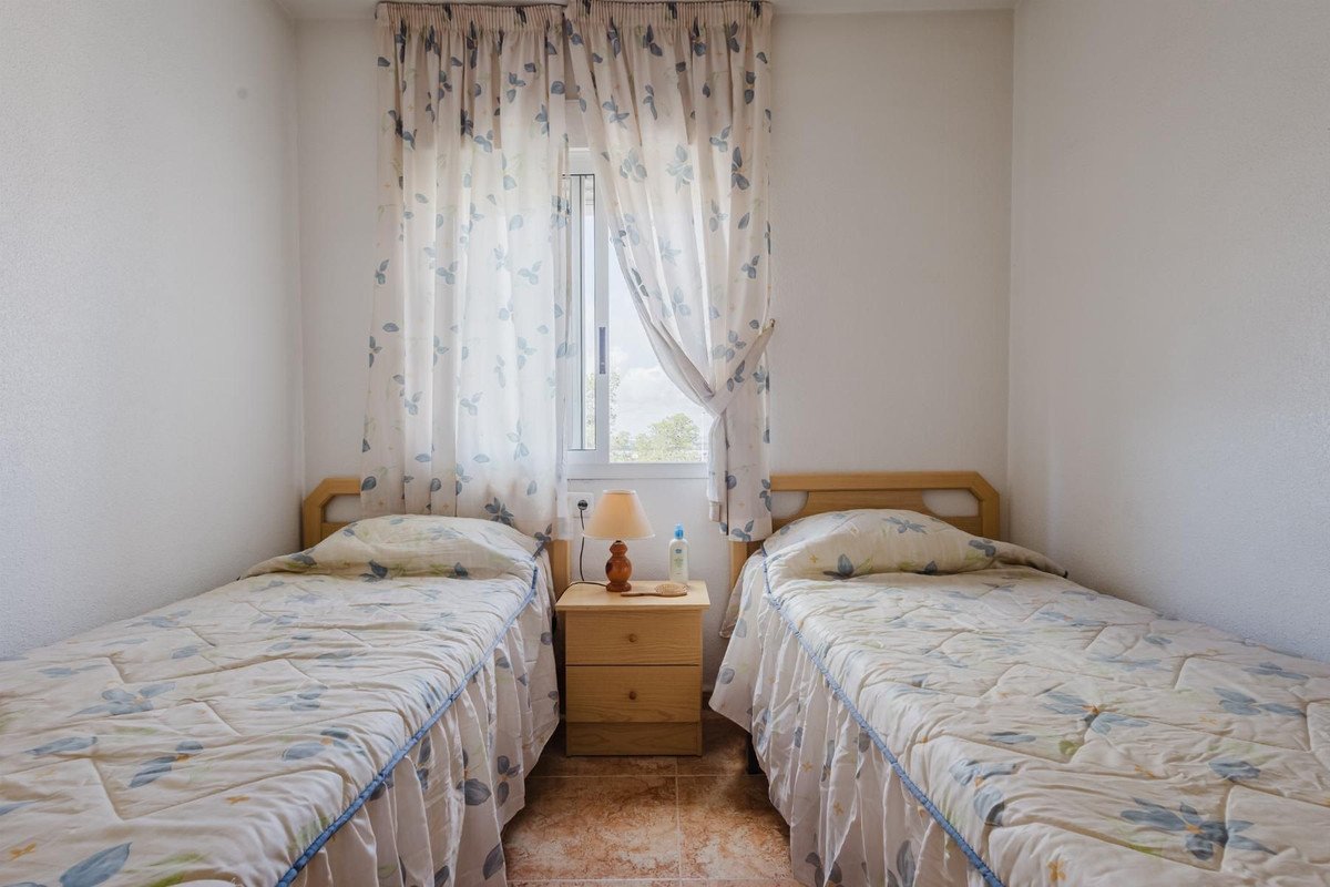 3 Bed Middle Floor Apartment in Parque de las Naciones