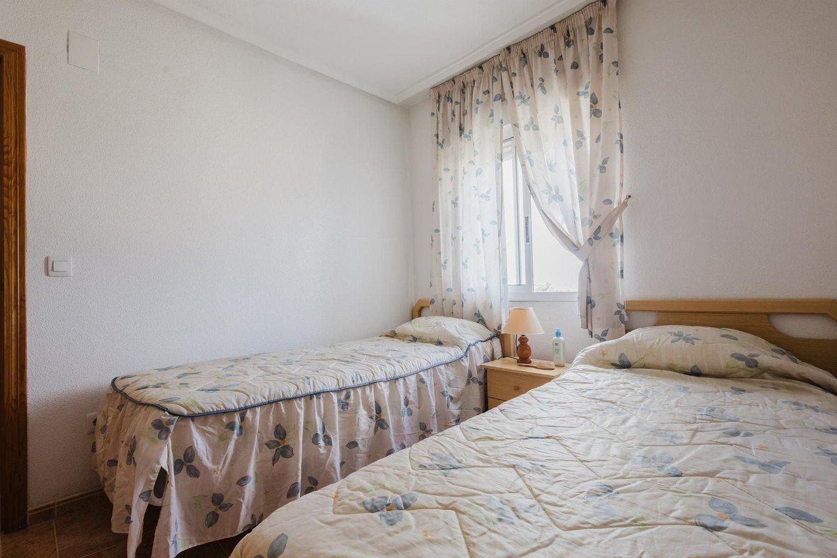 3 Bed Middle Floor Apartment in Parque de las Naciones