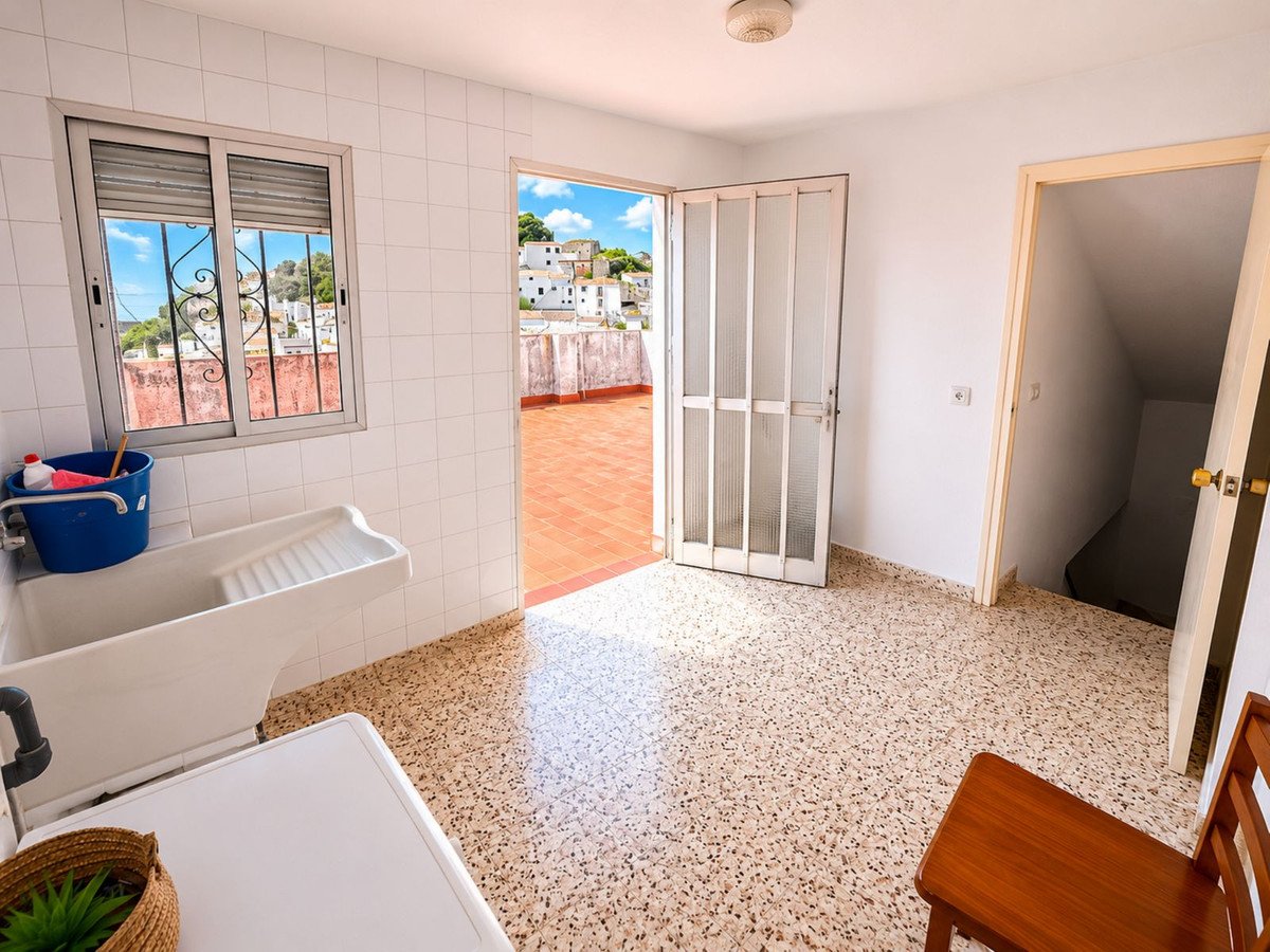 3 Bed Detached Villa in Casares