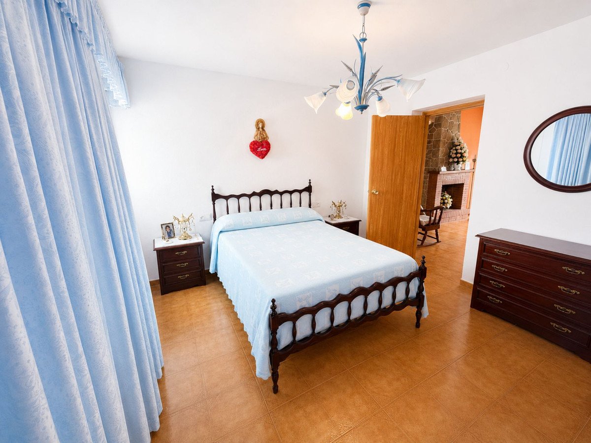 3 Bed Detached Villa in Casares