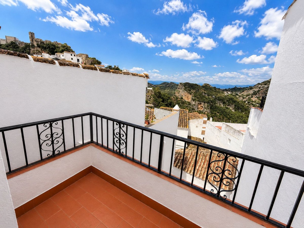 3 Bed Detached Villa in Casares