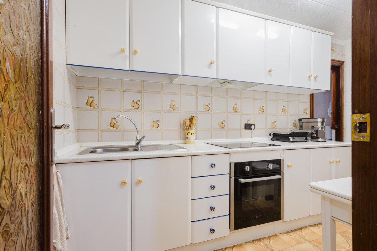 3 Bed Middle Floor Apartment in Torrevieja