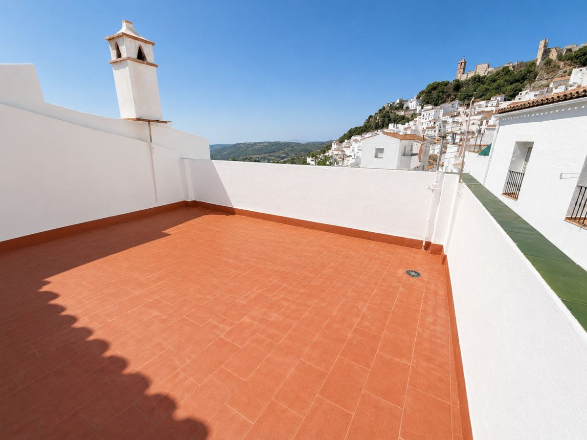 3 Bed Detached Villa in Casares