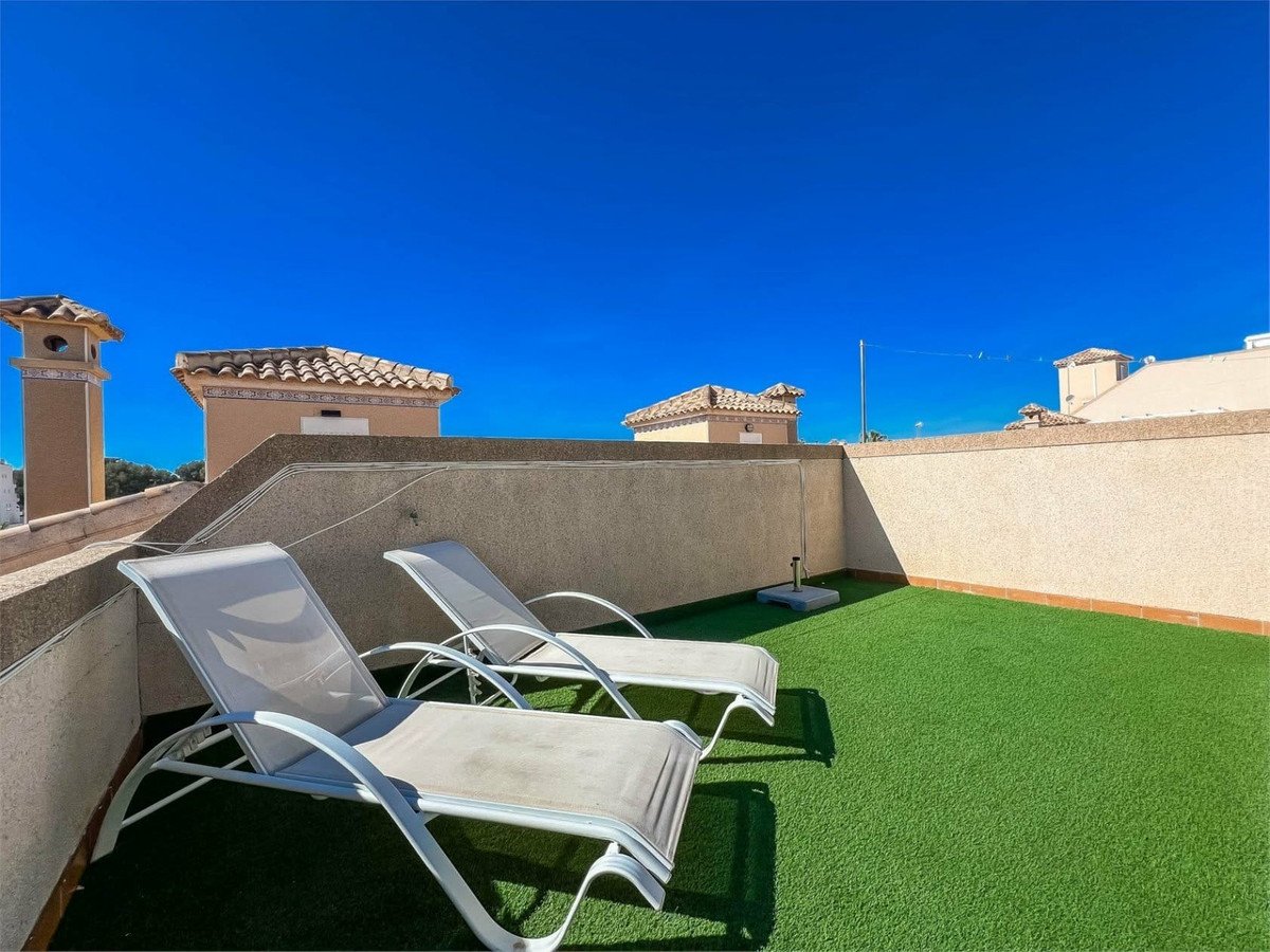 2 Bed Detached Villa in Villamartin
