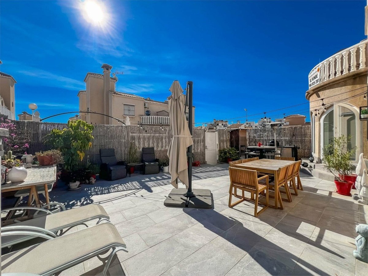 2 Bed Detached Villa in Villamartin