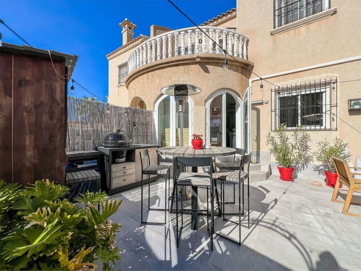 2 Bed Detached Villa in Villamartin