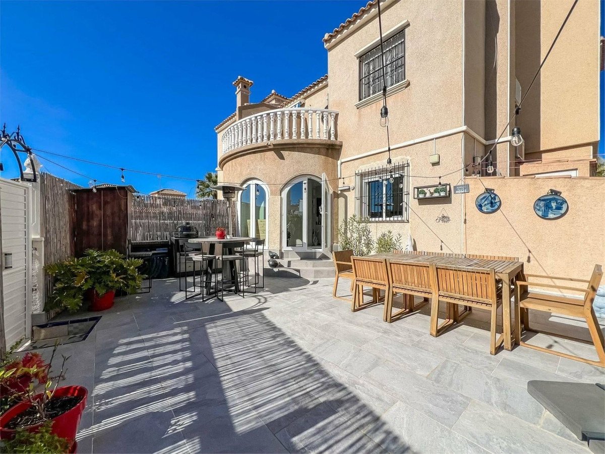 2 Bed Detached Villa in Villamartin