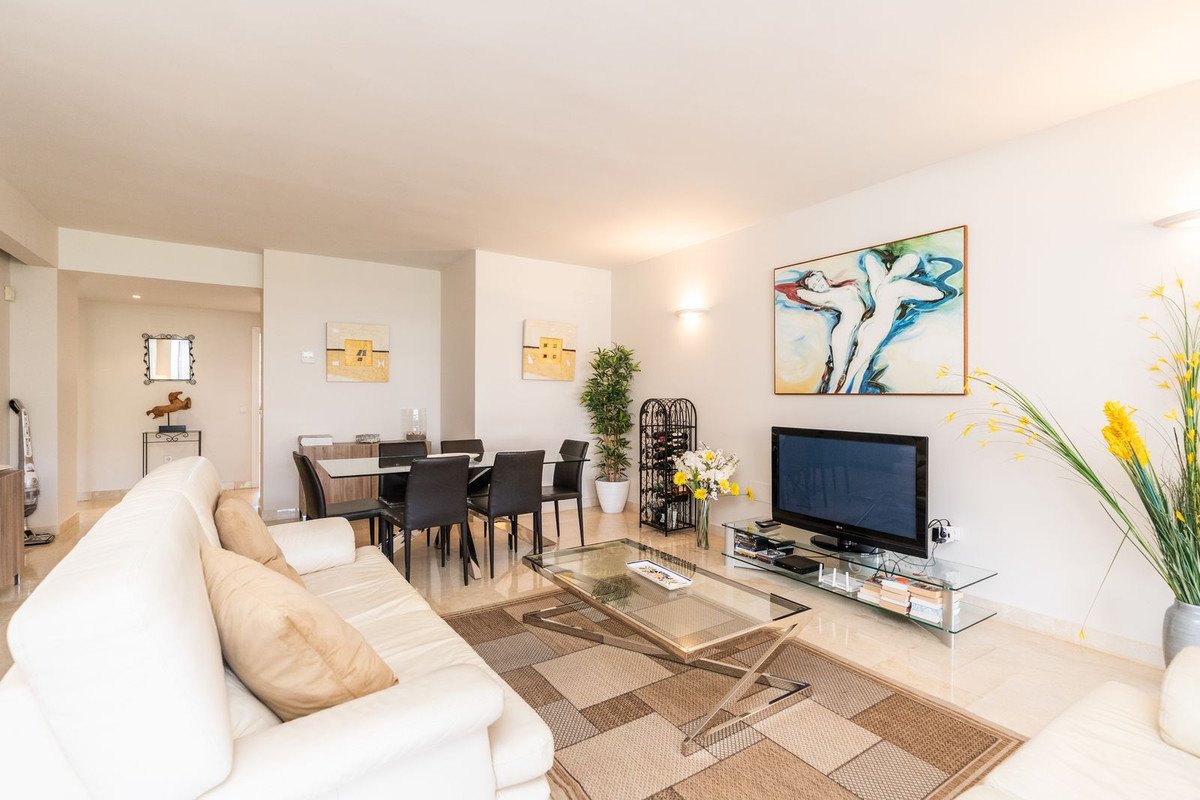 2 Bed Ground Floor Apartment in Miraflores