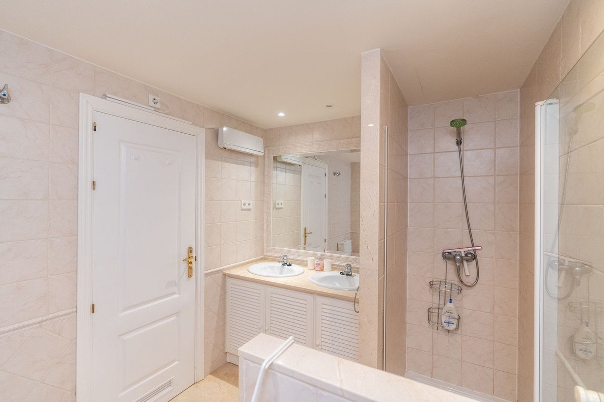 2 Bed Ground Floor Apartment in Miraflores