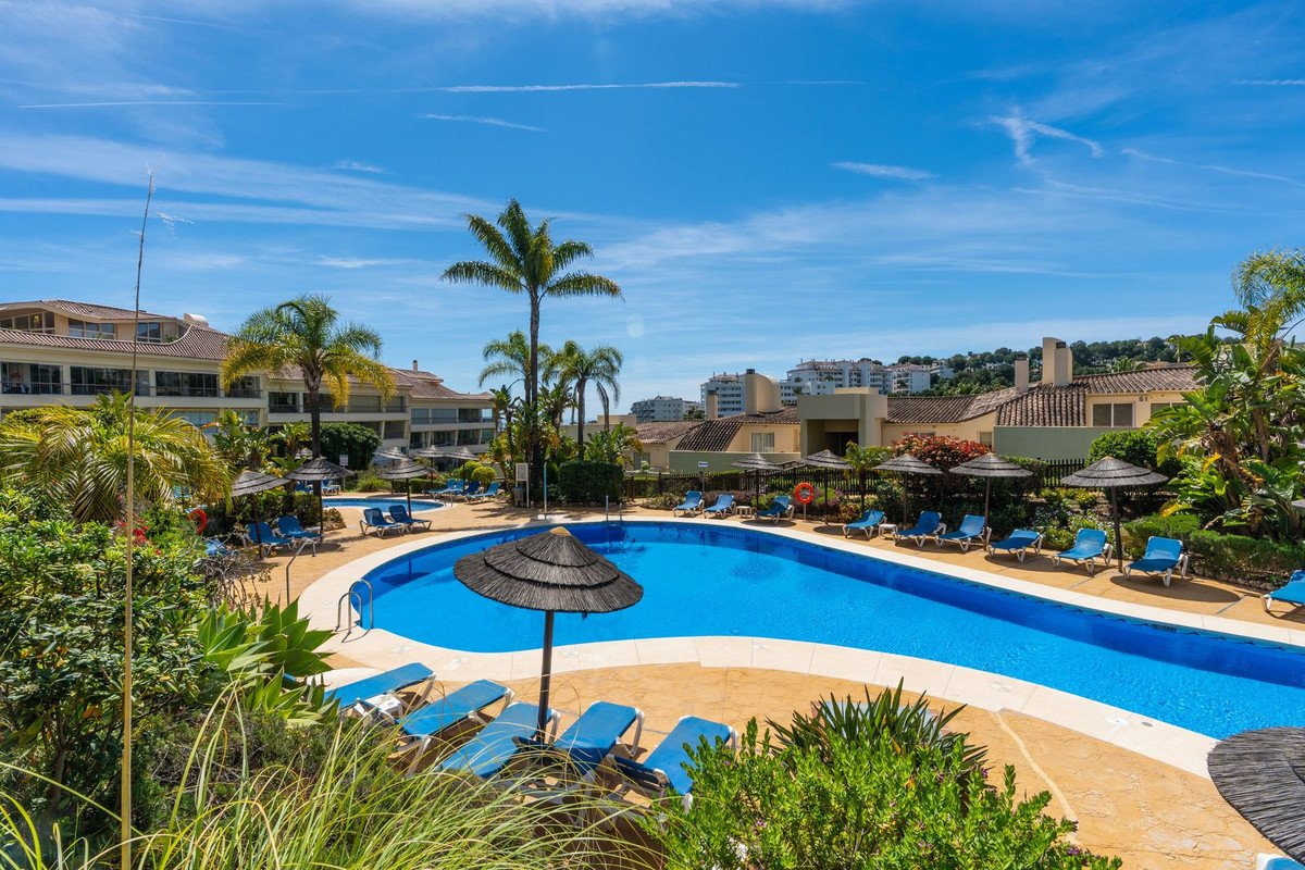 2 Bed Ground Floor Apartment in Miraflores