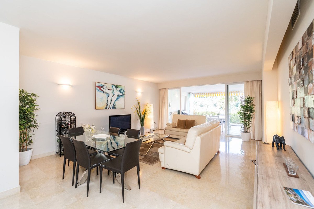 2 Bed Ground Floor Apartment in Miraflores