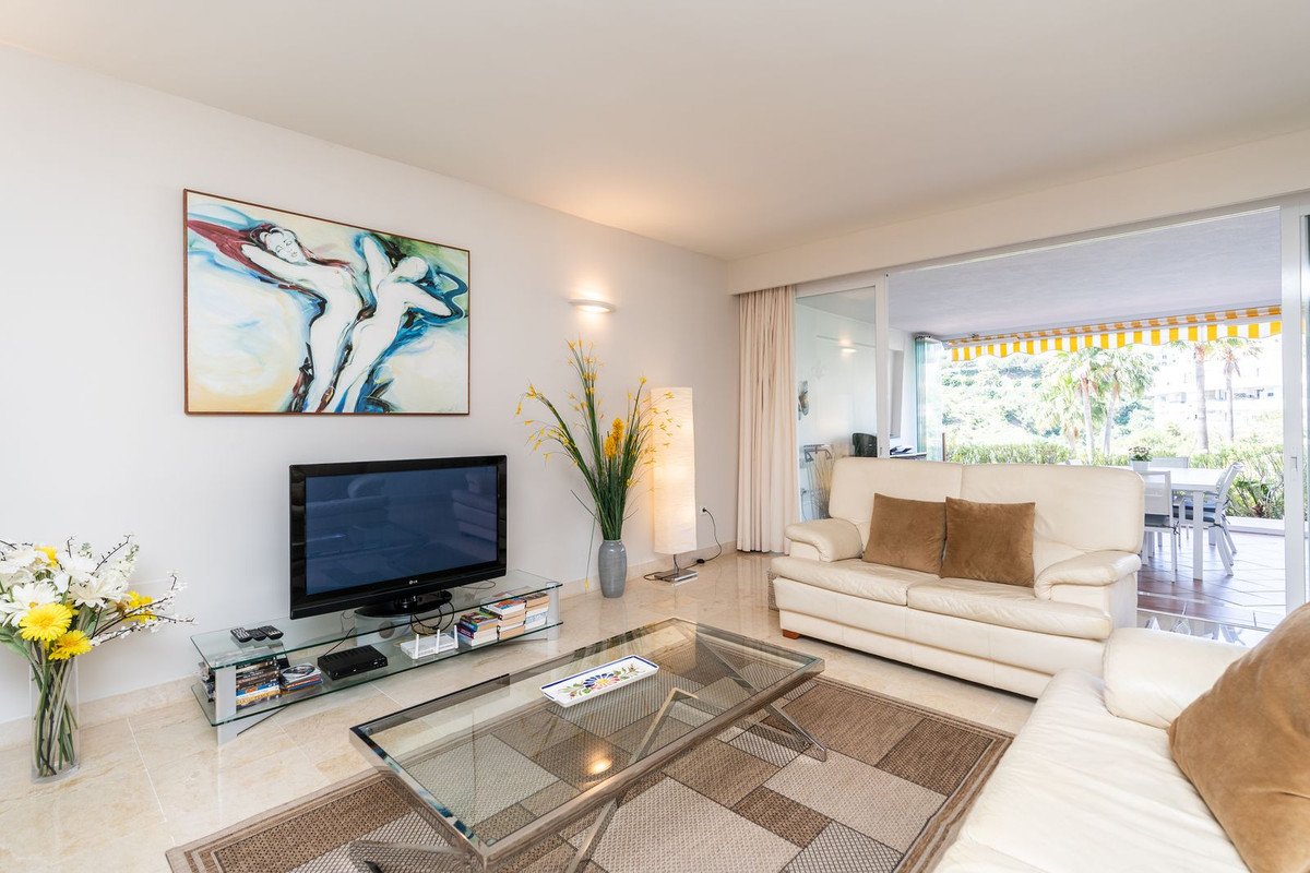 2 Bed Ground Floor Apartment in Miraflores