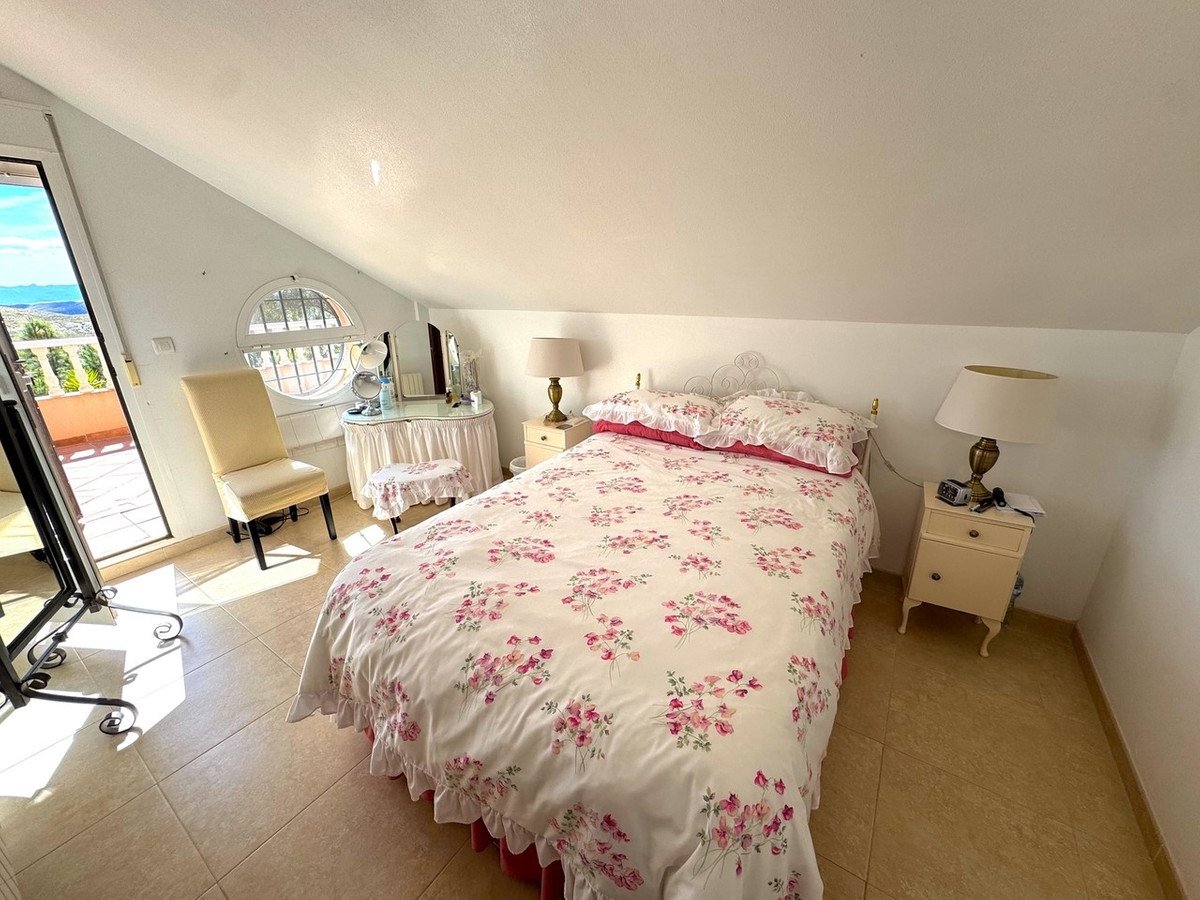 5 Bed Detached Villa in Puerto Lumbreras