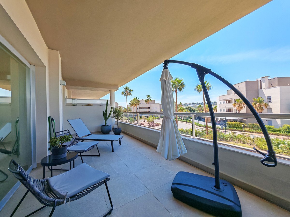2 Bed Middle Floor Apartment in La Cala de Mijas