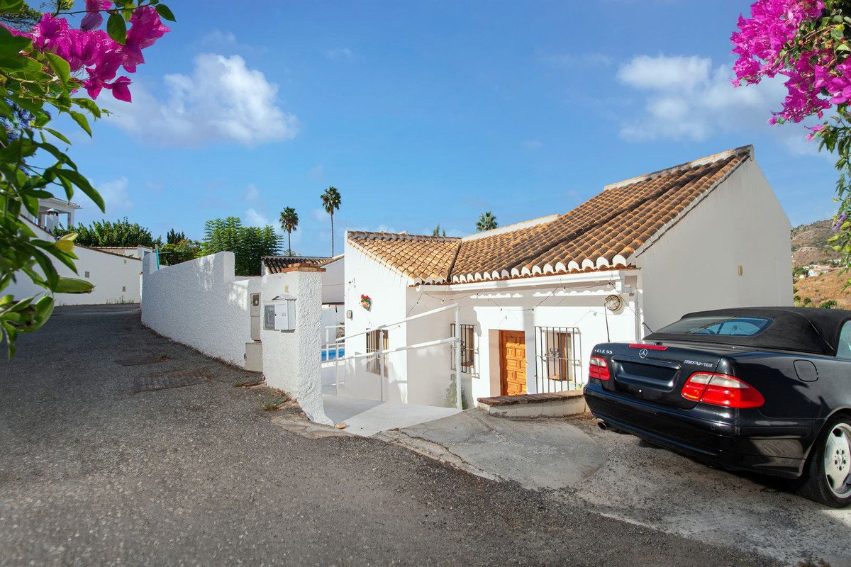 3 Bed Detached Villa in La Herradura