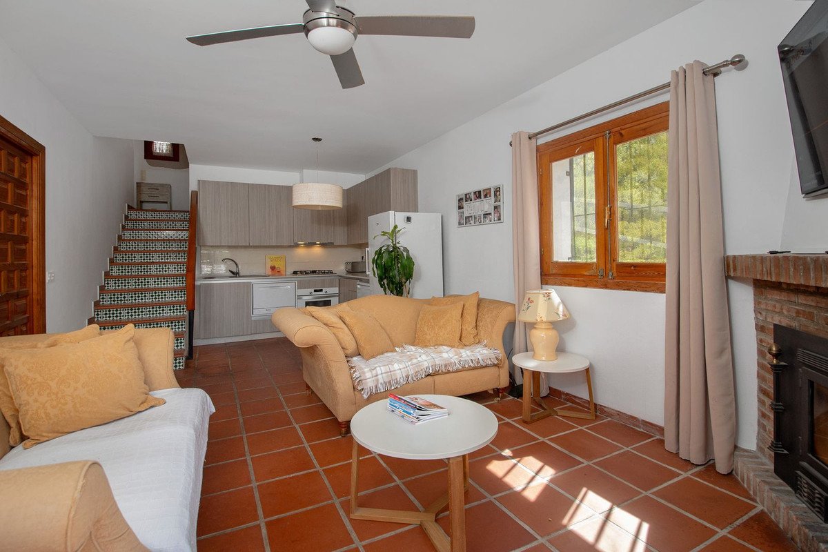 3 Bed Detached Villa in La Herradura