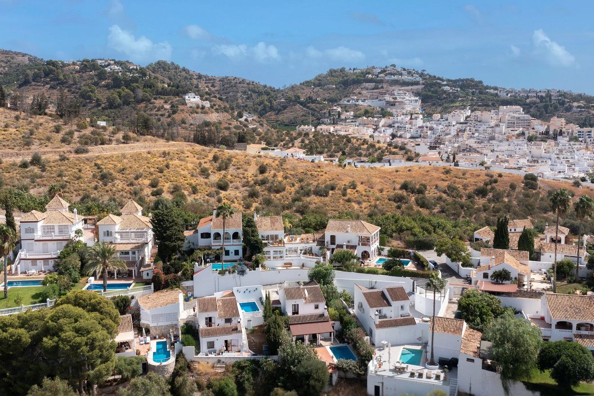 3 Bed Detached Villa in La Herradura