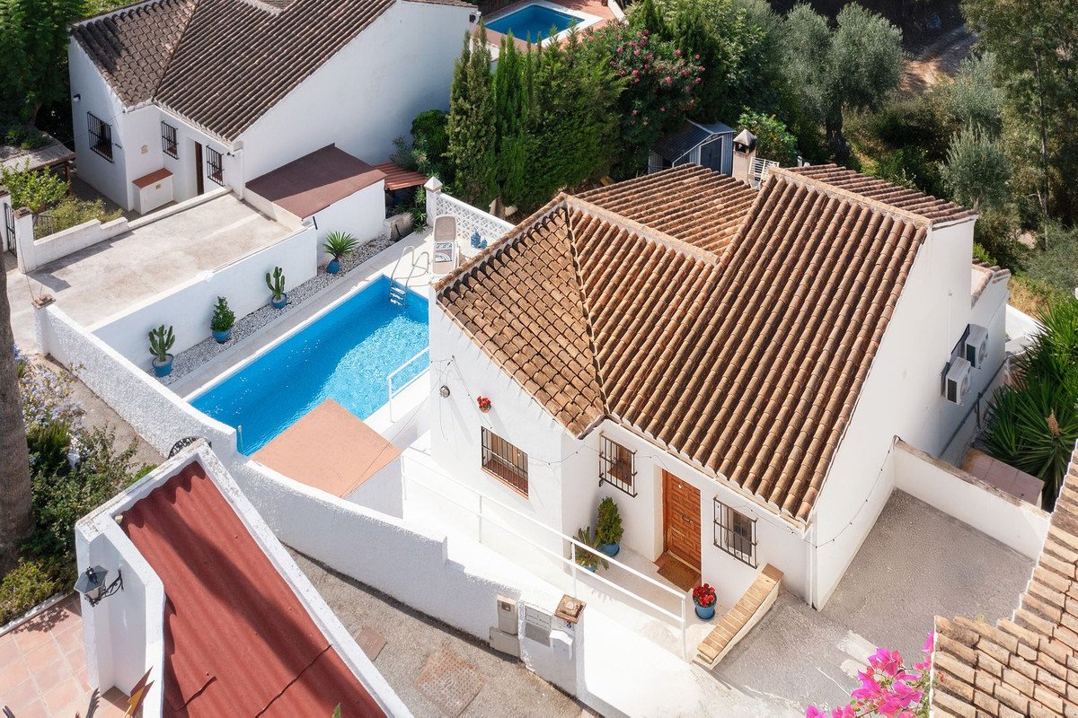 3 Bed Detached Villa in La Herradura