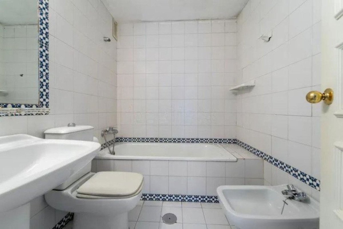 3 Bed Middle Floor Apartment in Fuengirola