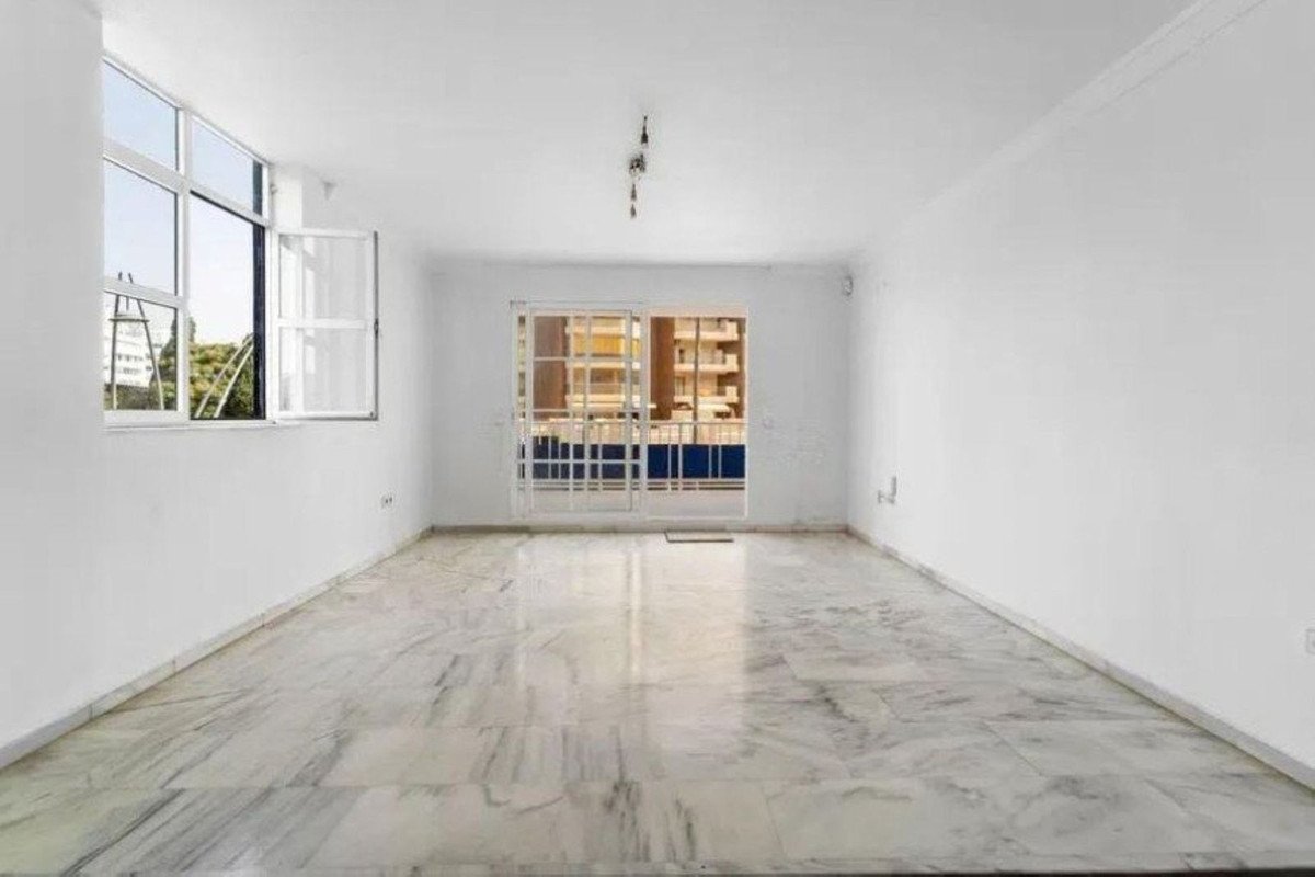 3 Bed Middle Floor Apartment in Fuengirola