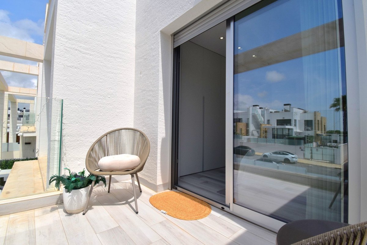 4 Bed Detached Villa in Lomas de Cabo Roig