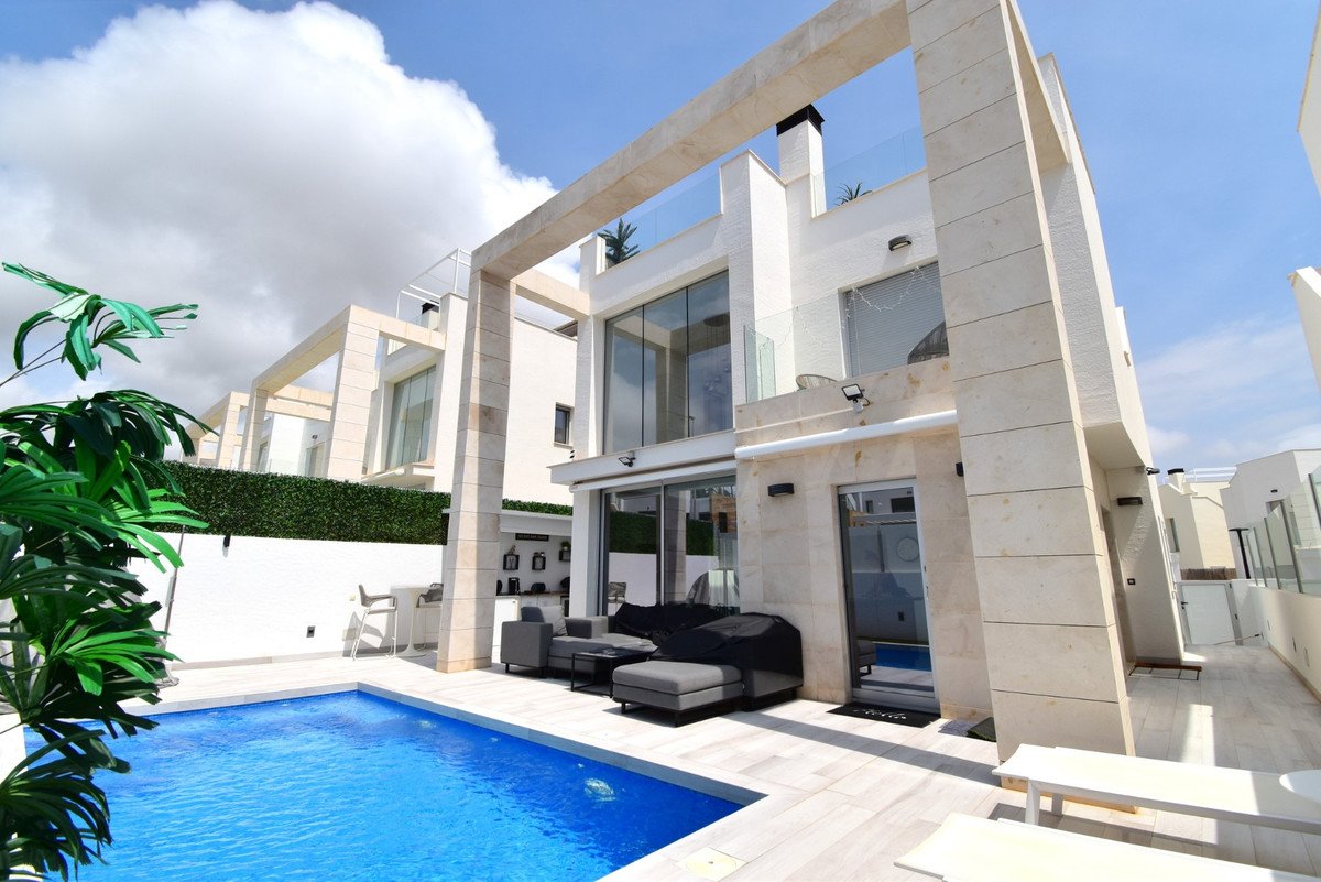 4 Bed Detached Villa in Lomas de Cabo Roig