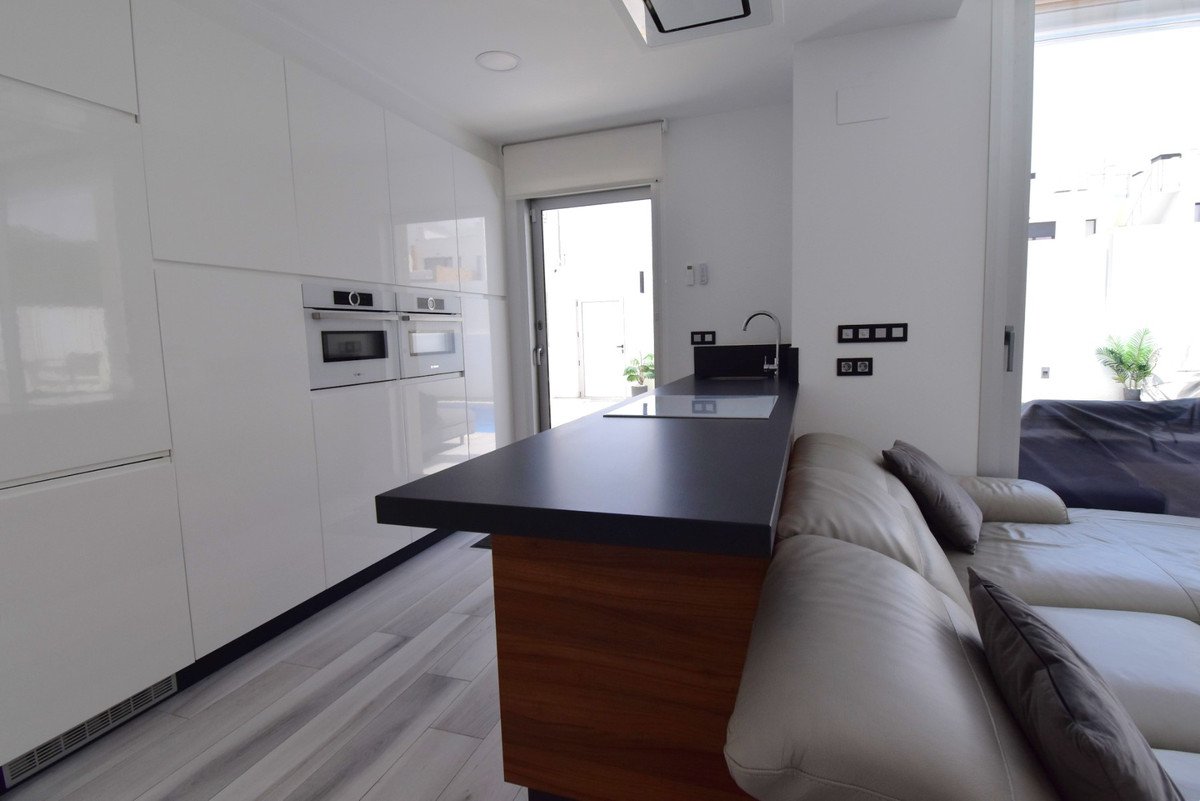 4 Bed Detached Villa in Lomas de Cabo Roig