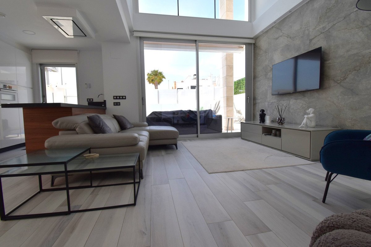 4 Bed Detached Villa in Lomas de Cabo Roig
