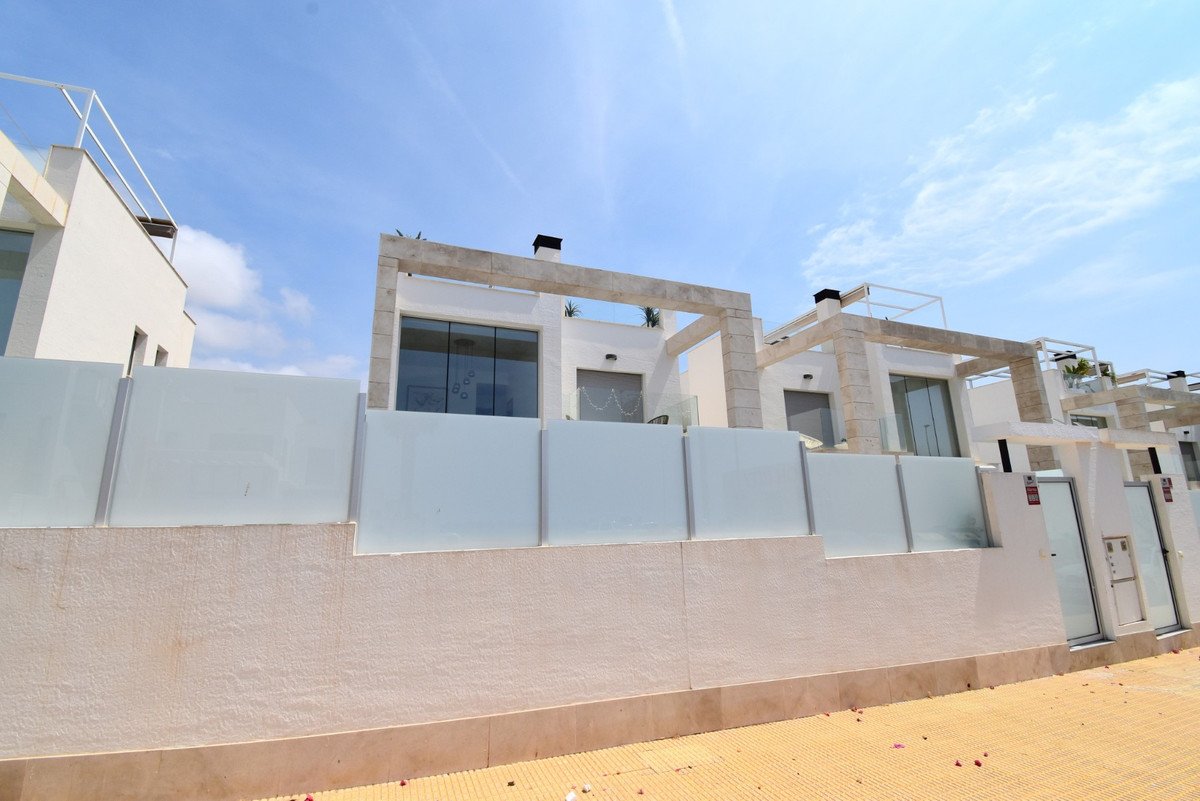 4 Bed Detached Villa in Lomas de Cabo Roig