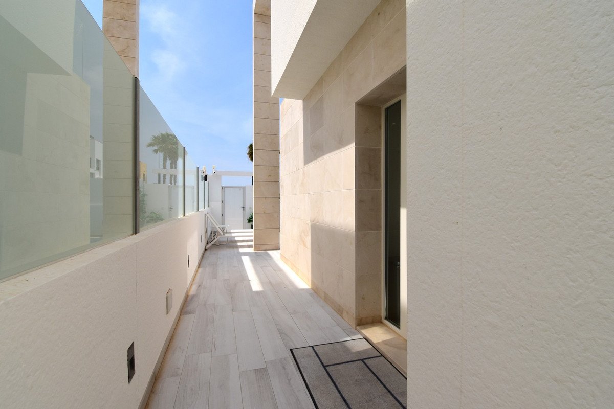 4 Bed Detached Villa in Lomas de Cabo Roig