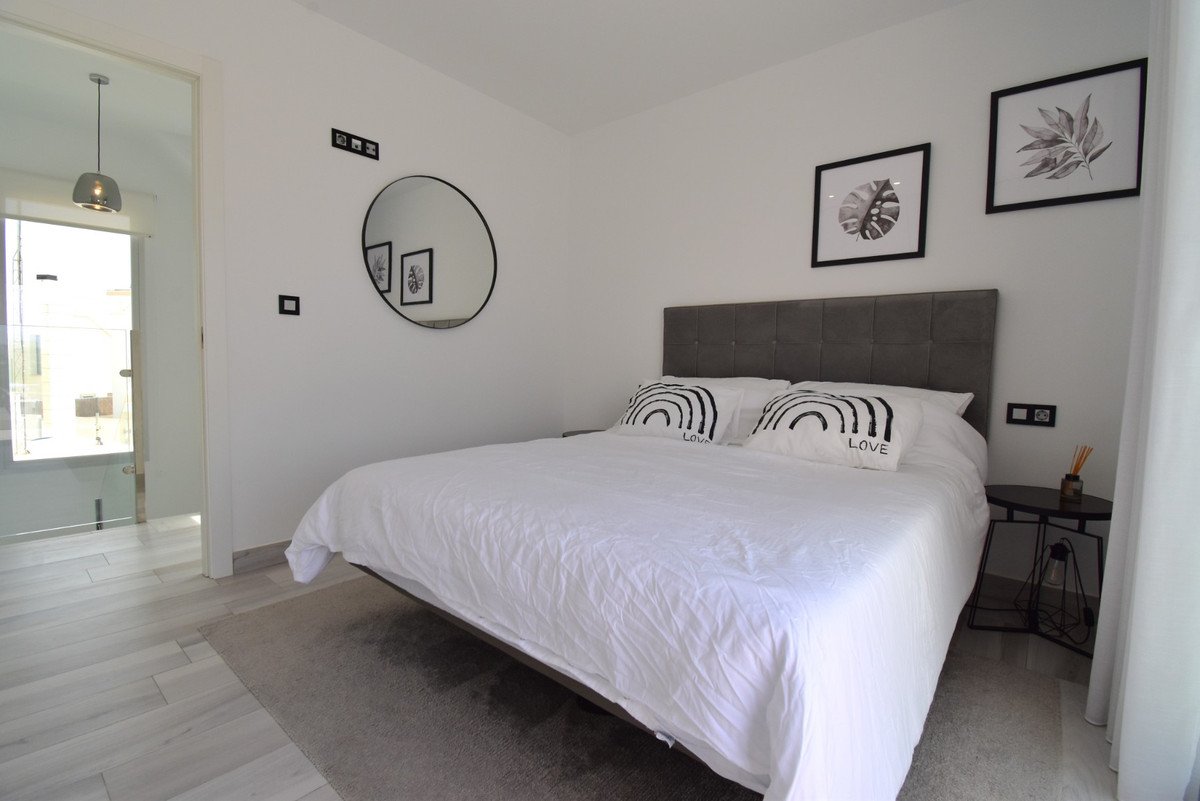 4 Bed Detached Villa in Lomas de Cabo Roig