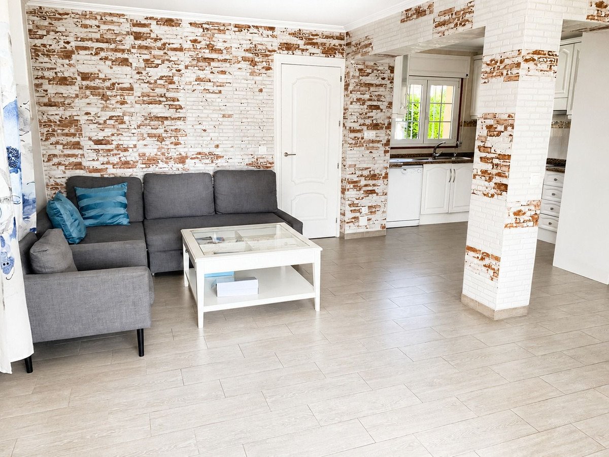 4 Bed Detached Villa in La Zenia