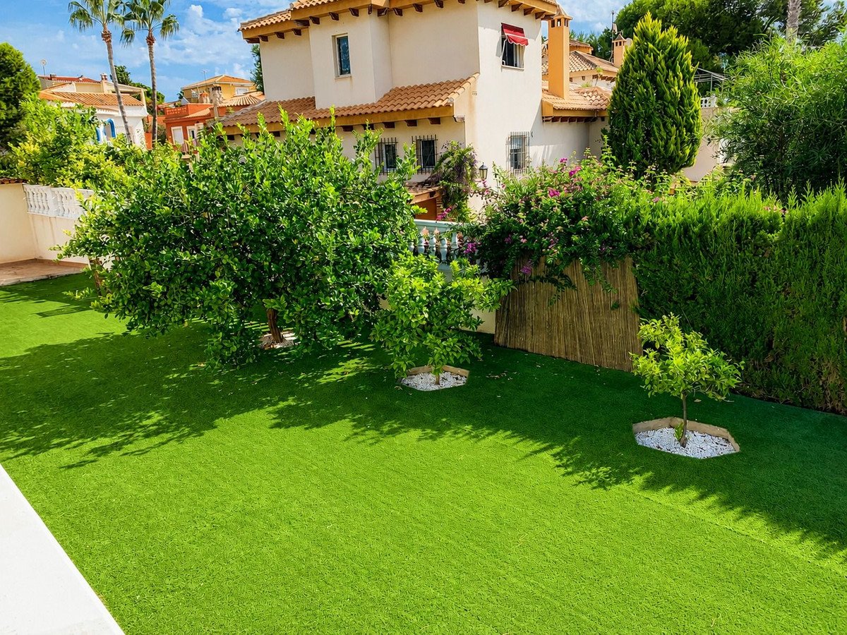 4 Bed Detached Villa in La Zenia