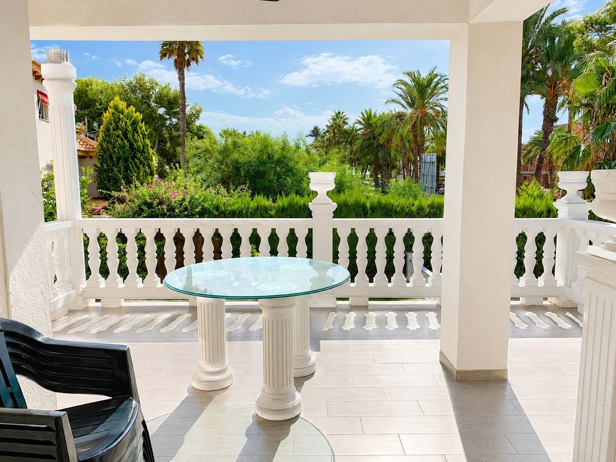 4 Bed Detached Villa in La Zenia