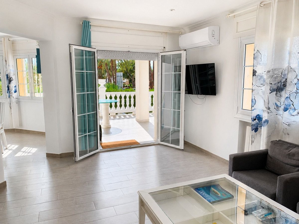 4 Bed Detached Villa in La Zenia