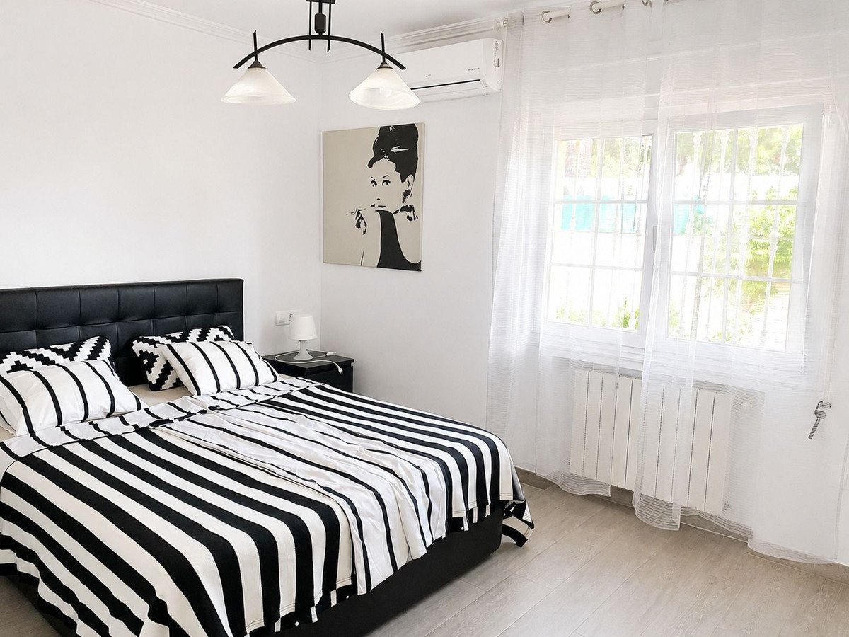 4 Bed Detached Villa in La Zenia
