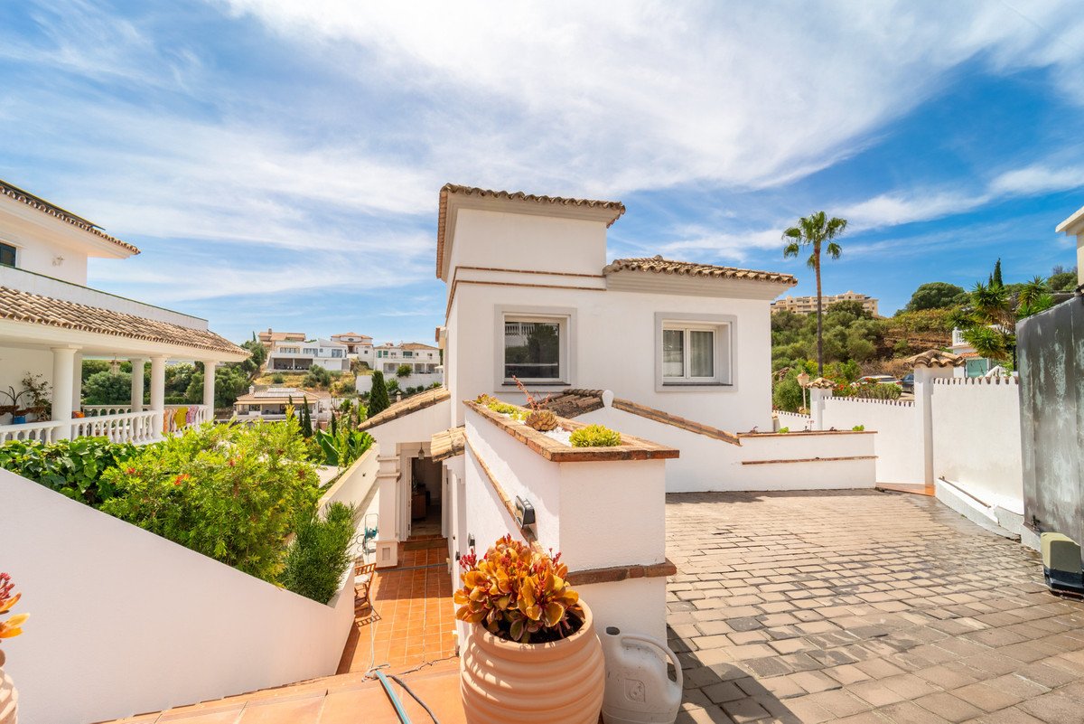 4 Bed Detached Villa in Cerros del Aguila