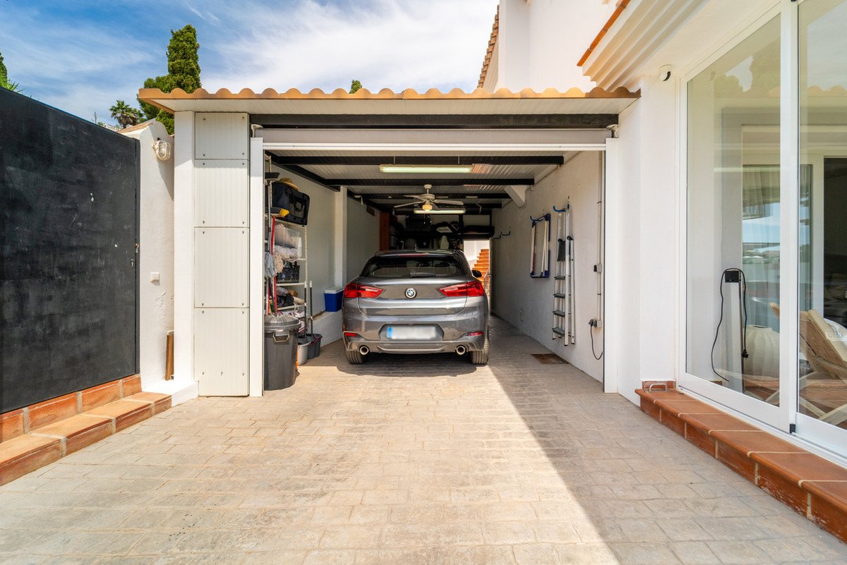 4 Bed Detached Villa in Cerros del Aguila